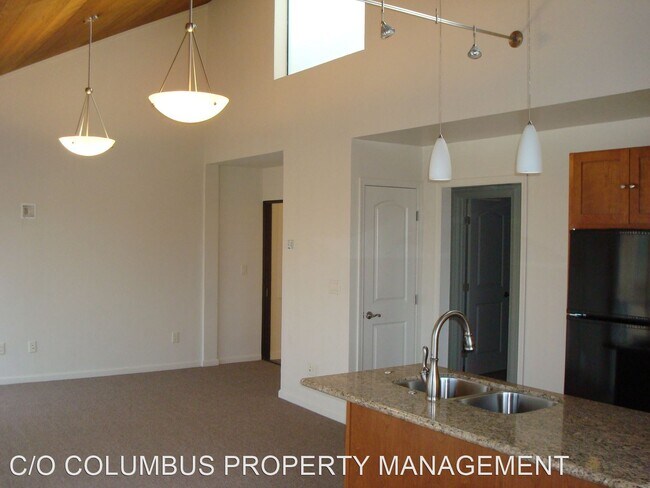 Building Photo - 550 Lighthouse Ave