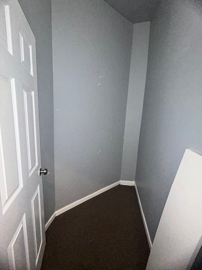 Building Photo - 146 W 66th St