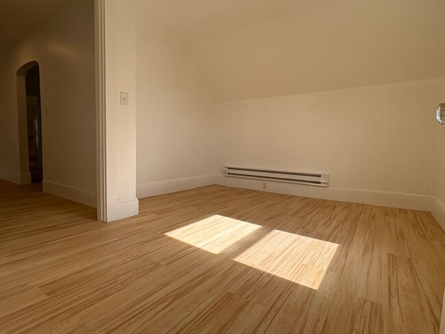 Building Photo - 9 Knapp St