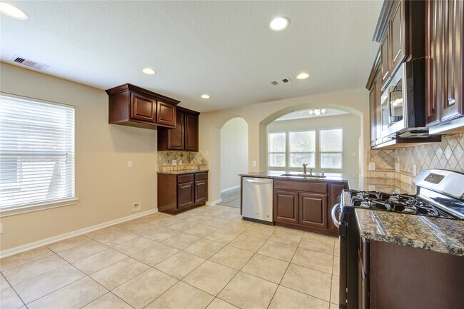 Building Photo - 26727 Henson Falls Dr