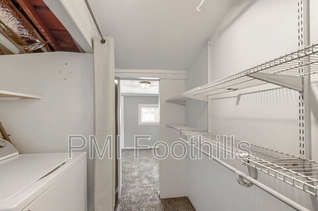 Building Photo - 420 Fox St