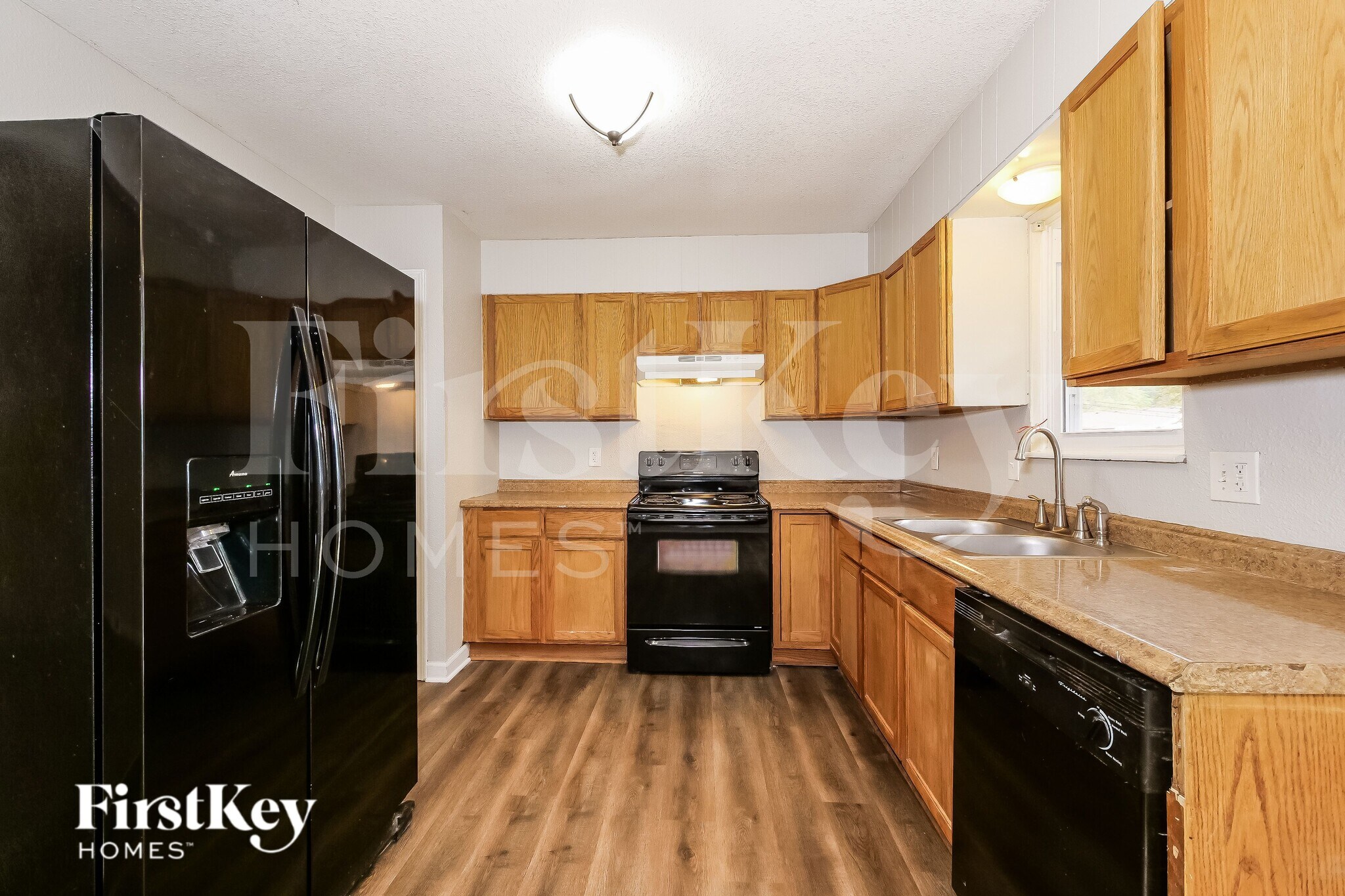 Building Photo - 309 NE Sunnybrook Dr