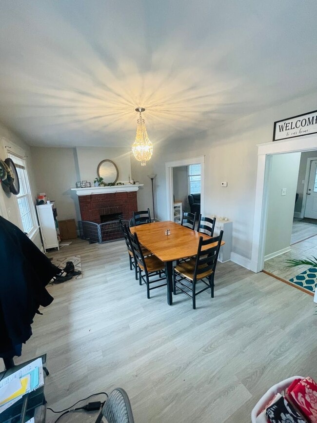 Building Photo - Beautifully Renovated 3bdrm/1.5bth Home Located in Richmond's North-side!