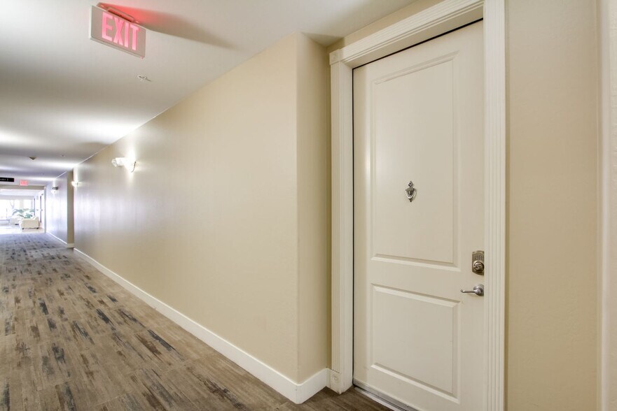 Building Photo - 5350 E Deer Valley Dr