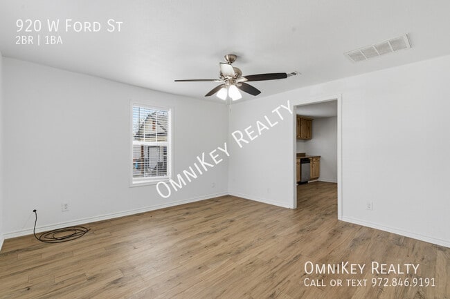 Building Photo - 920 W Ford St