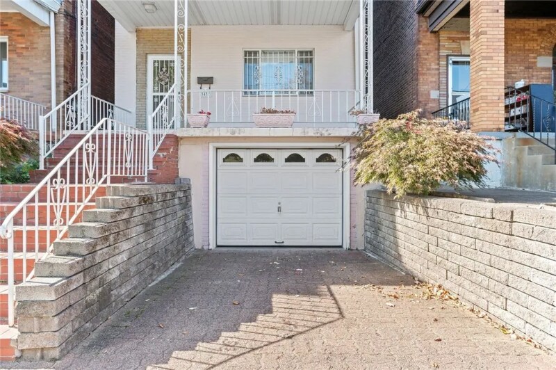 Building Photo - 3437 Parkview Ave