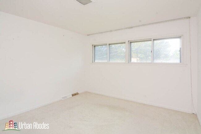 Building Photo - 8117 Central Ave