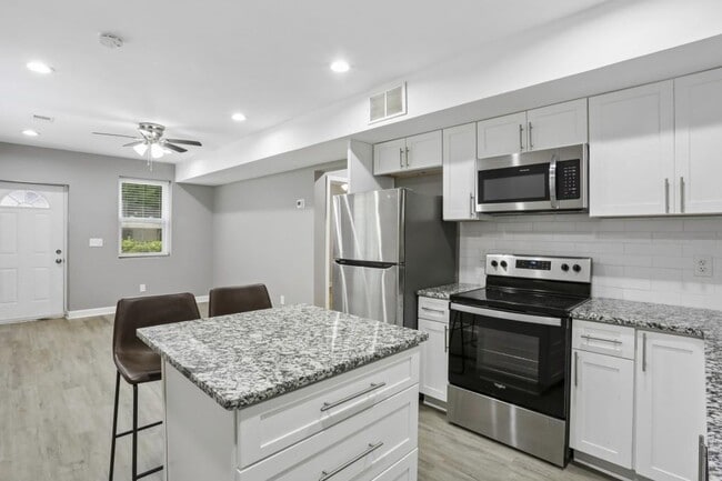 Building Photo - 2893 White Oak Dr