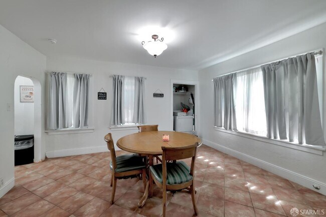 Building Photo - 609 S Delaware St