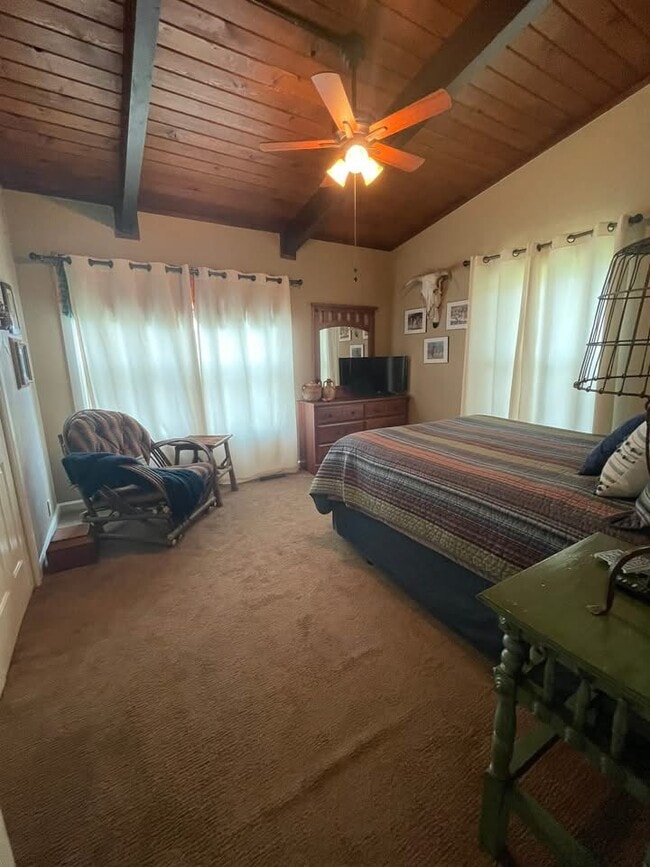 Building Photo - 1114 W 17th St