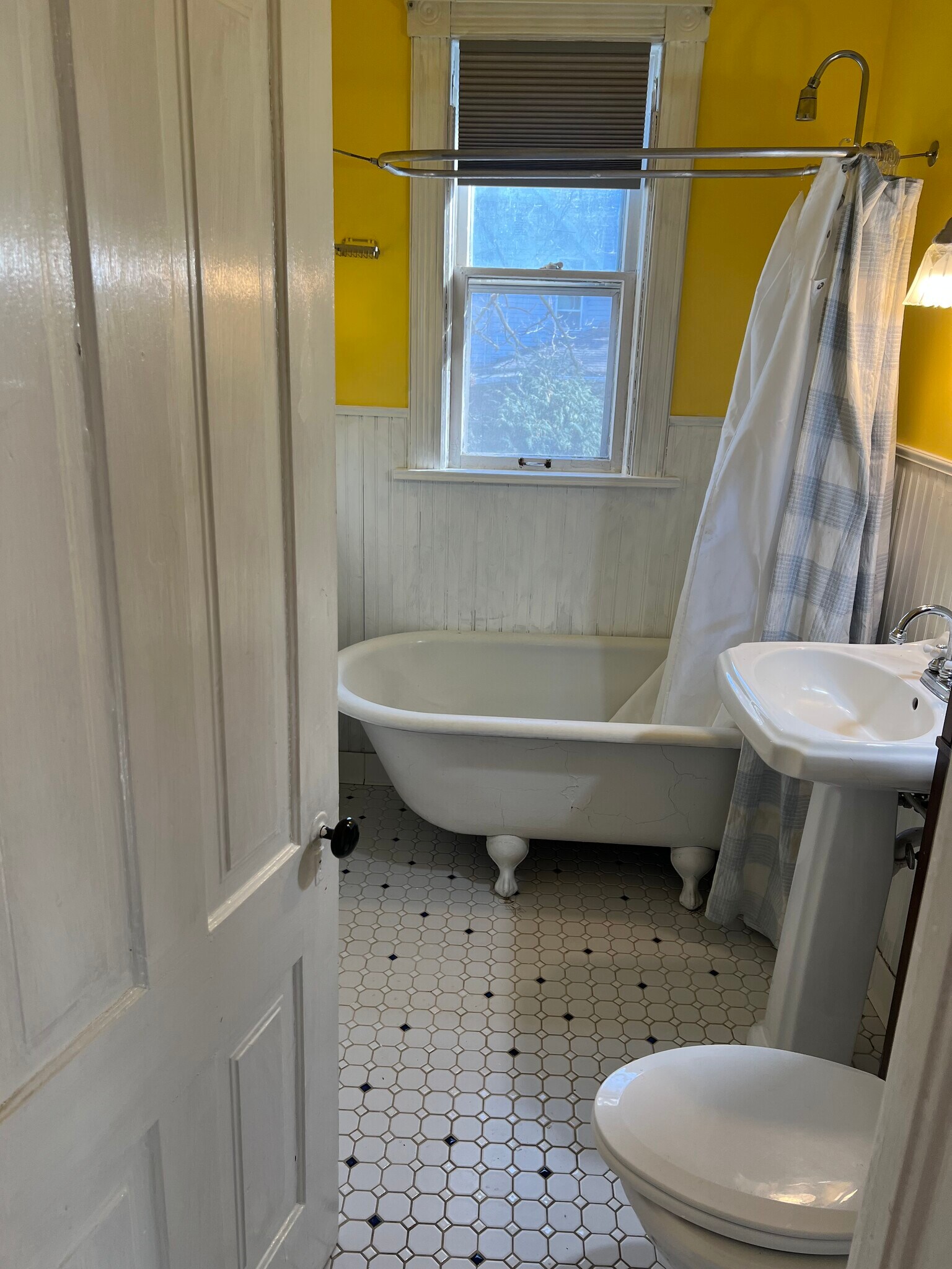 Building Photo - 114 Bedford St SE