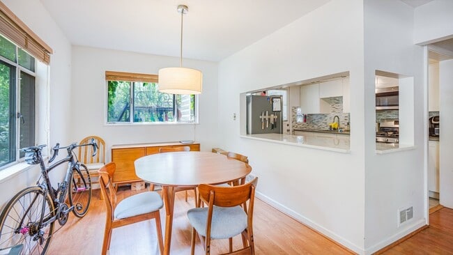 Building Photo - 2337 W Chase Ave