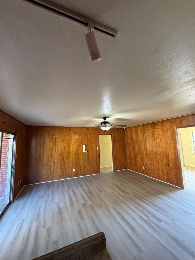 Building Photo - Gorgeous 3 Bedroom Home