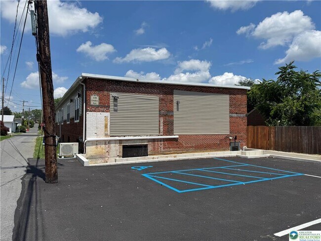 Building Photo - 330 Linden Ave