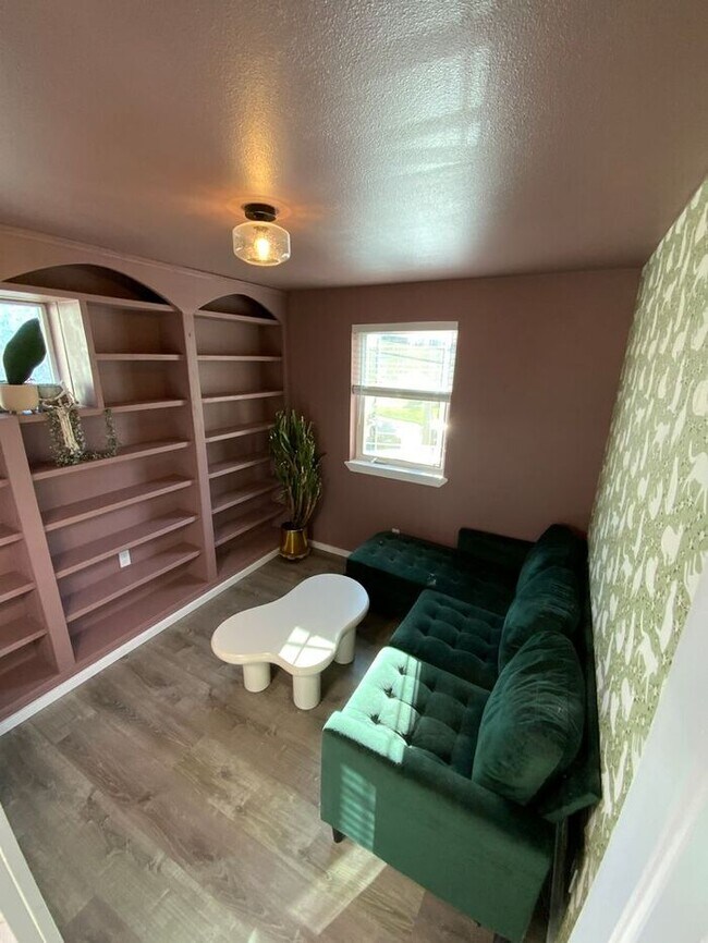 Building Photo - AVAILABLE NOW! Spanaway Home 3bdr & 2.5 bath 2 car garage & UPDATED FLOOR PLAN