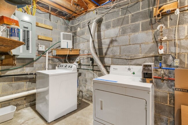 Building Photo - 1313 Giles Rd