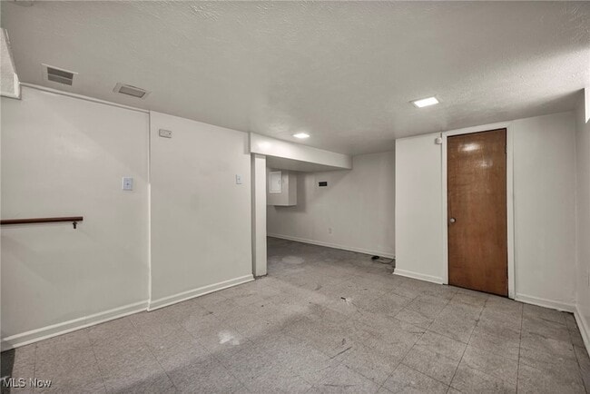 Building Photo - 10213 Dove Ave