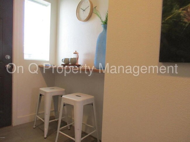 Building Photo - 646 N 10th Ave