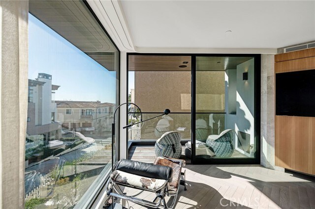 Building Photo - 121 25th St