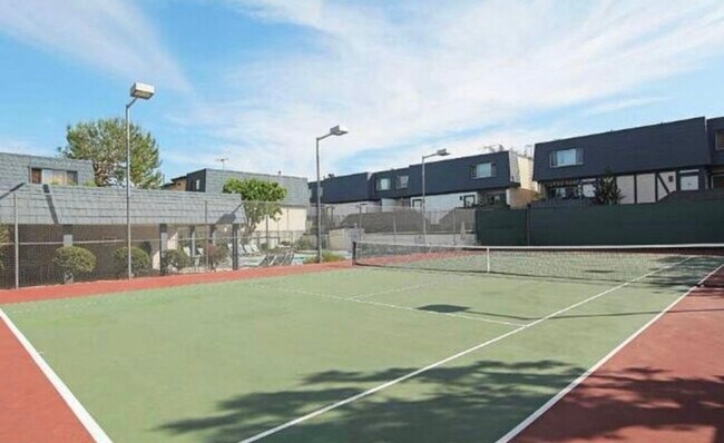 Building Photo - 18550 Hatteras St