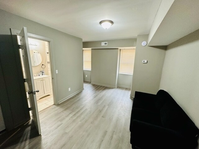 Building Photo - 800 N Broadway