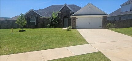 Building Photo - 302 Emerald Woods