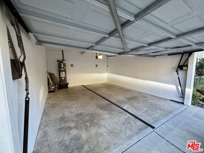 Building Photo - 951 N Martel Ave