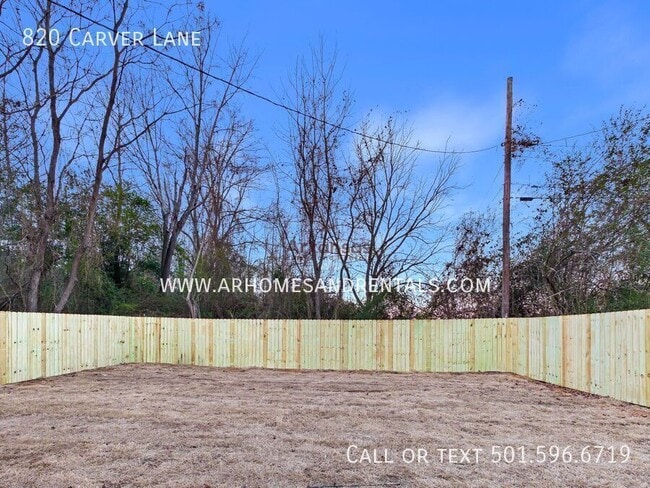Building Photo - 820 Carver Ln
