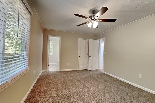 Building Photo - 4 Oak Landing Trail S
