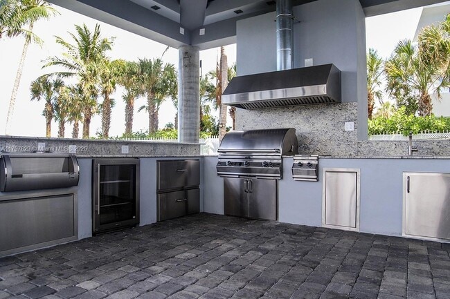 Building Photo - 6301 Collins Ave