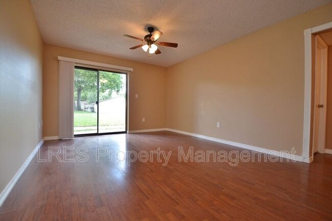 Building Photo - 300 Cherokee Ct