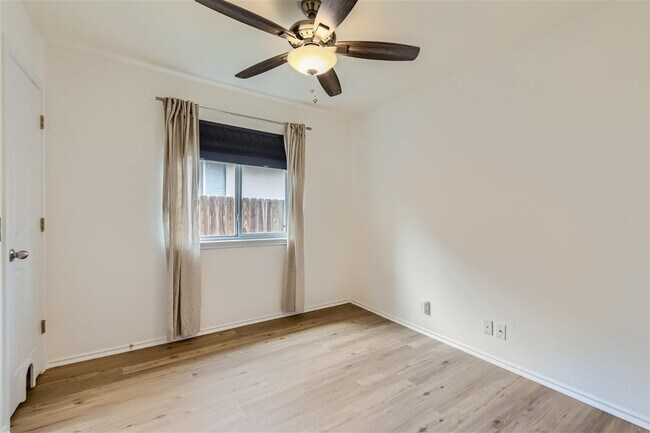 Building Photo - 6937 Sabrina Dr