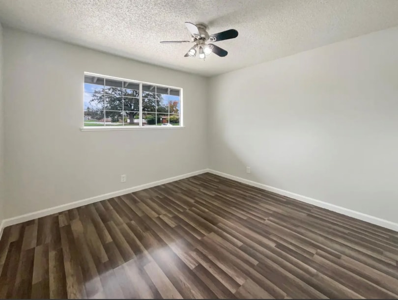 Building Photo - 5921 Hillsdale Blvd