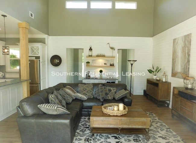 Building Photo - 16600 Innerarity Point Rd