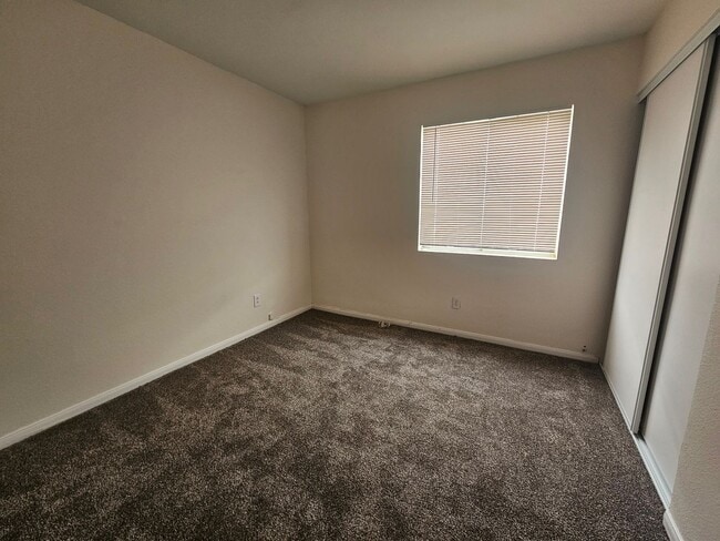 Building Photo - Charming Single-Story with Vaulted Ceilings Near Shopping & Freeways