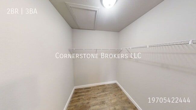 Building Photo - 227 Omnia St