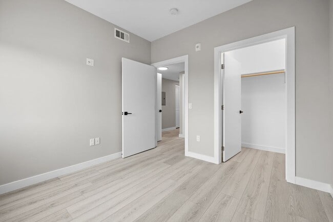 Building Photo - 12714 S Figueroa St