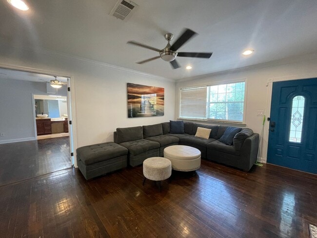Building Photo - Remodeled 4/2 by Cascades Park