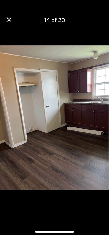 Building Photo - 702 W Curtsinger Dr