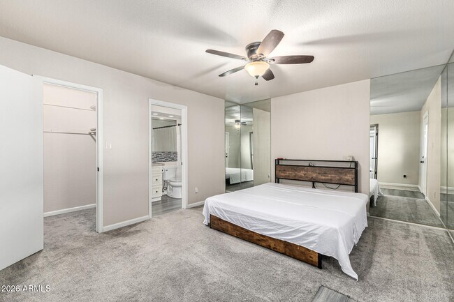 Building Photo - 2502 E Malibu Dr