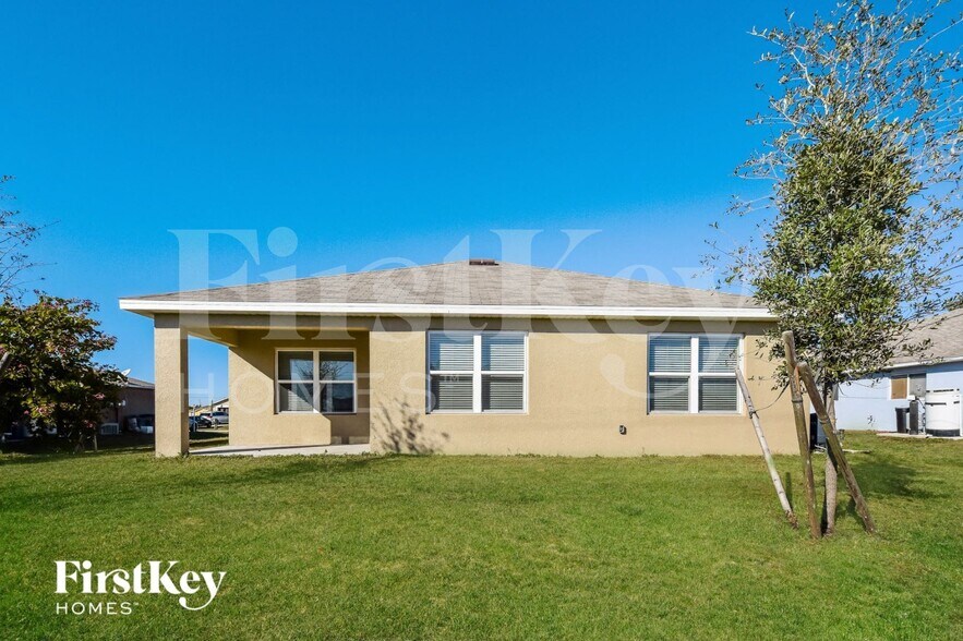 Building Photo - 1100 NW 14th Terrace
