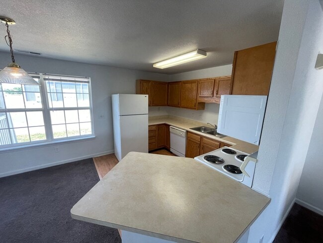 Building Photo - 1304 E Liberty Cir