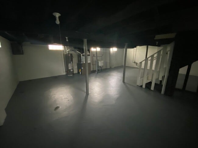 Building Photo - Fully Renovated 3-Bedroom Home – Move-In R...