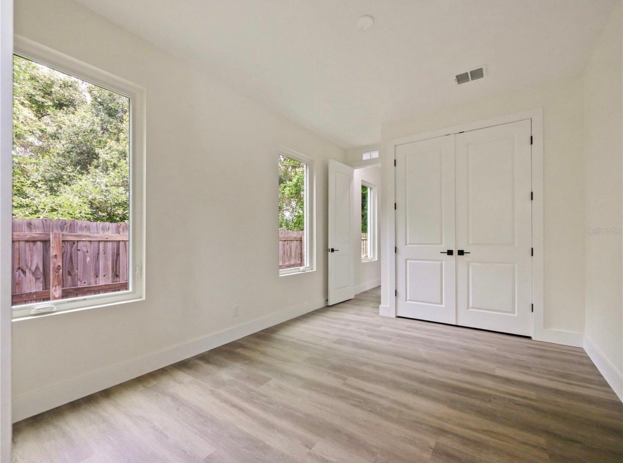 Building Photo - 823 La Salle Ave