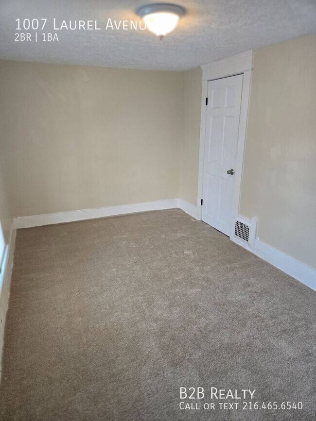 Building Photo - 1007 Laurel Ave