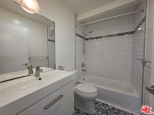 Building Photo - 2241 Branden St