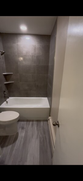 Bathroom tub/shower - 7309 W Hampden Ave