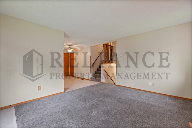 Building Photo - 2013 N Parkridge Ct