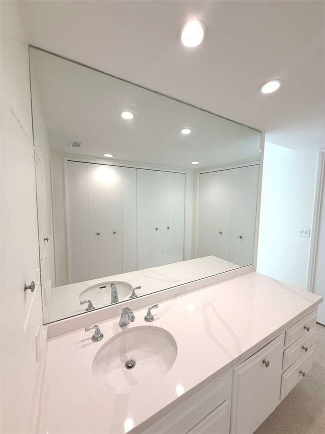 Building Photo - 490 Starlight Crest Dr