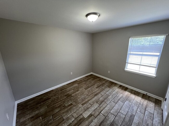 Building Photo - Charming 4-Bedroom Home with Large Backyar...
